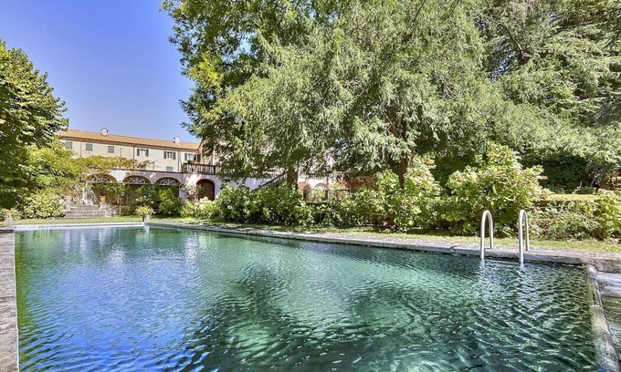 Pontremoli Villa | Villa Margaret: A splendid nineteenth-century three-story historical villa surrounded by the greenery, with Free WI-FI.