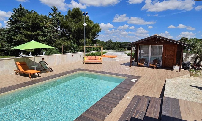 Santeramo in Colle Villa | Villa Margherita villa with swimming pool, whirlpool and gym in the green