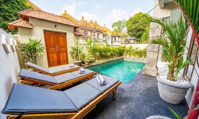 Kartika Plaza Villa | Villa MARIE - KUTA - 6 Bedroom 4 Bathroom Villa - Great Location !