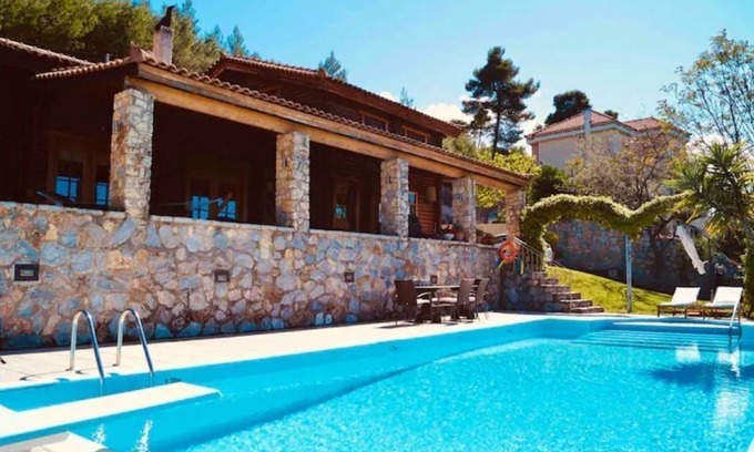 Oropos Ski Chalet | Villa Marrone Splendid Seaview