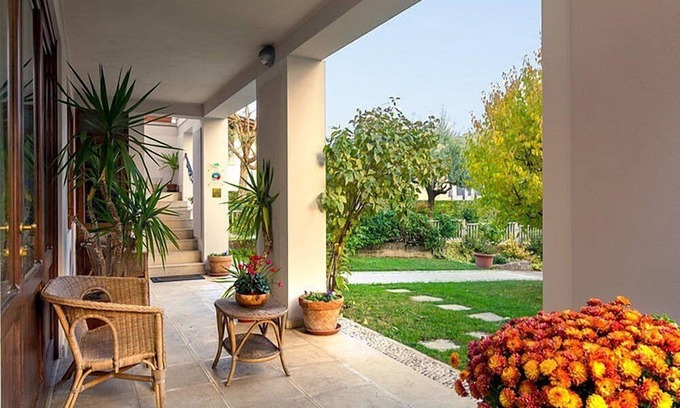 Miane House | Villa Marsica D: An elegant and welcoming apartment that is part of a villa immersed in a splendid landscape, in the heart of a wonderful little town, with Free WI-FI.