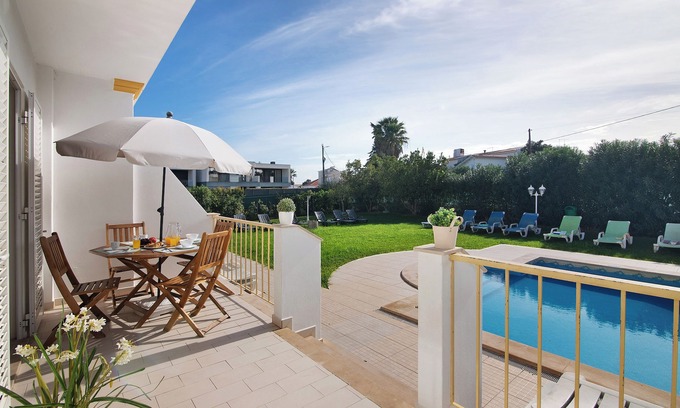 Vale de Carro Villa | Villa 'Martina' with Shared Pool, Wi-Fi and Air Conditioning