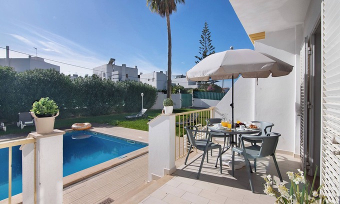 Vale de Carro Villa | Villa 'Martinique' with Shared Pool, Wi-Fi and Air Conditioning