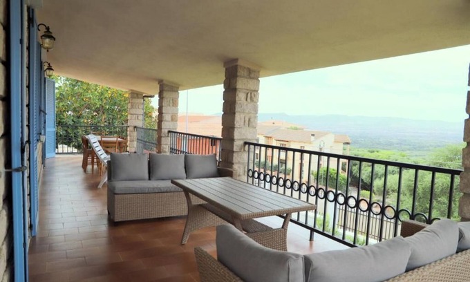 Badesi Villa | Villa Matilde - Paradiso Costiero, Fronte Mare, Terrazzo e Parcheggio Privato