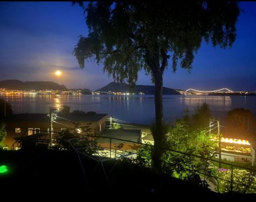 Bergenhus Villa | Villa med panoramautsikt, stor uteplass og 100 m fra badestrand