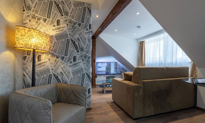 Hollerich Apartment | Villa Medici 31 Large One-Bedroom Apartment