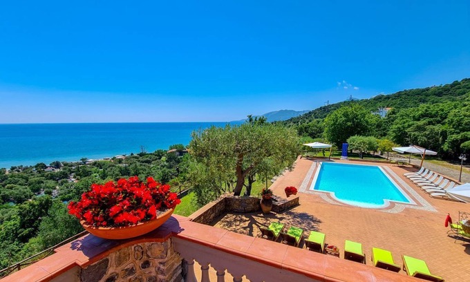 Villammare Villa | Villa Mediterraneo - Five Bedroom Villa, Sleeps 12