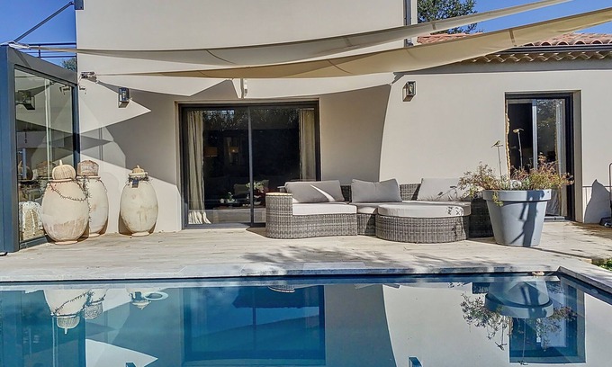 Saumane-de-Vaucluse House | Villa Moderne à Saumane-de-vaucluse : Élégance Contemporaine, Proximité du Golf