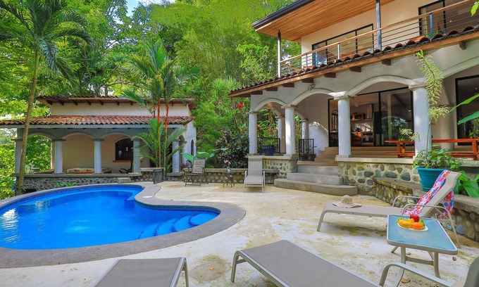 El Cerro House | Villa Monos Bailarines: 2BR Home + 1BR Studio Guest House, Pool & Wildlife!