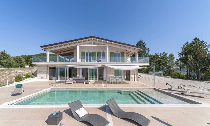 Acqualagna Villa | Villa Montefalcone 8 by Marche Holiday Villas