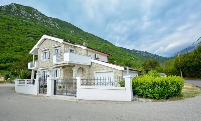 Donji Morinj Villa | Villa Morinj