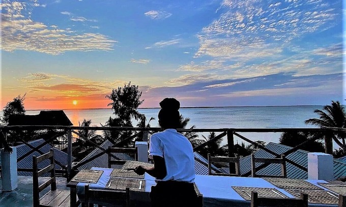 Fukuchani Villa | Villa Moza Oceanview 4 Bedrooms- Sleeps up to 10 Adults