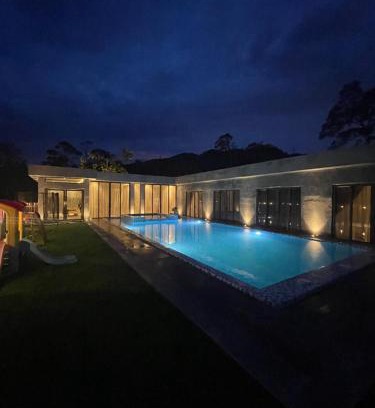 Kampung Rawa Villa | Villa Narqes - Elegant Family Retreat Villa