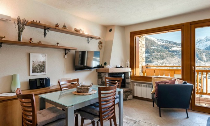 Villa Dalegno Apartment | Villa Nice View - One Bedroom Apartment, Sleeps 4