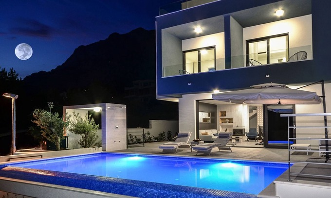 Veliko Brdo Villa | Villa Nina Makarska, 33 m2 heated infinity pool, roof terrace, sea views, BBQ