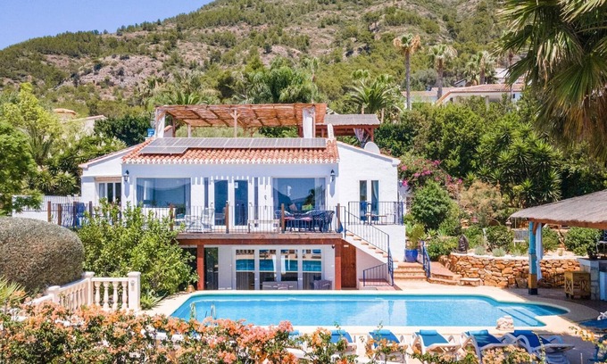 Ermita Villa | Villa Nirvana by Villa Plus