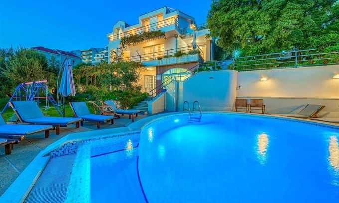 Moca Villa | Villa Nugal - 5 bedroom Family Villa with Heated Pool in Makarska