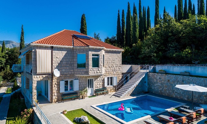 Popovici Villa | Villa Oasis Cypress - Three Bedroom Villa with Terrace and Swimming Pool