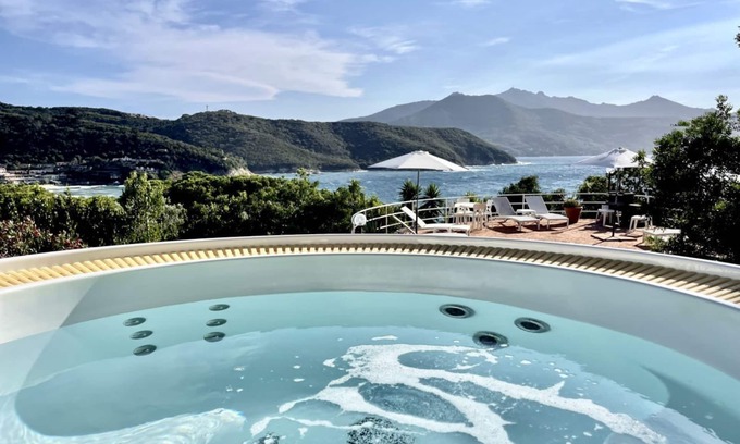 Scaglieri Villa | Villa Occhiata 200 m from the sea with a wonderful view of the gulf
