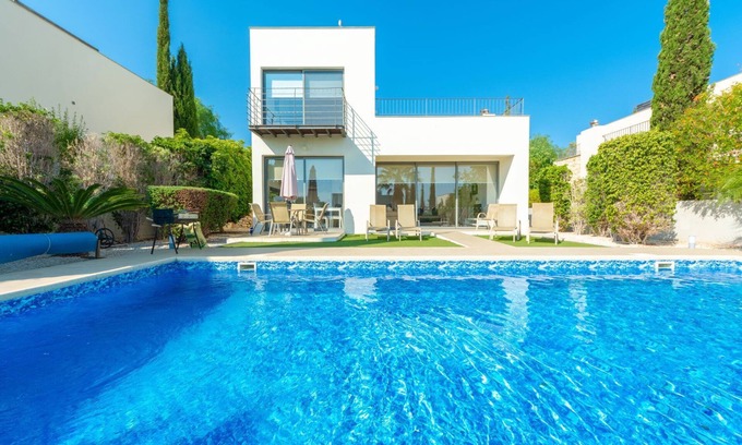 Latchi Cottage | Villa Ocean View - a villa that sleeps 6 guests in 3 bedrooms