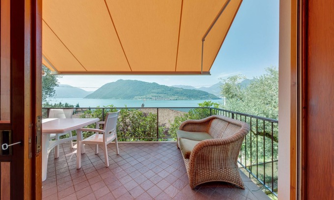 Sale Marasino Villa | Villa Olivella - Two Bedroom Villa, Sleeps 6