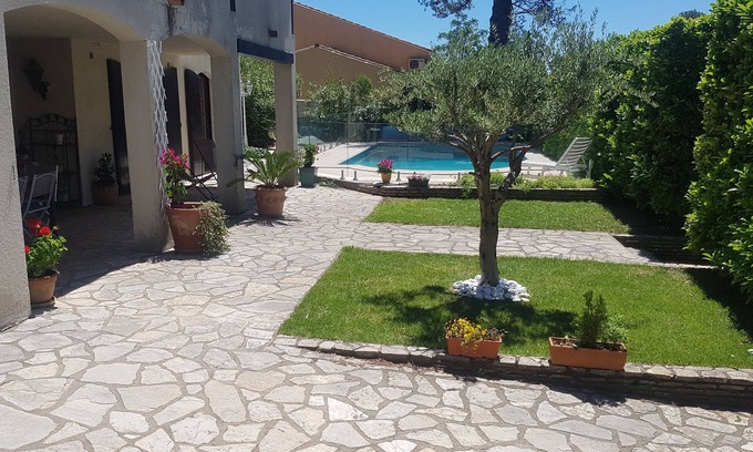 Teyran Villa | Villa on 2700m² of pine forest located atop a Mediterranean village