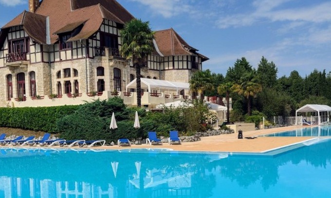 Daumazan-sur-Arize House | Villa on estate with 2 swimming pools