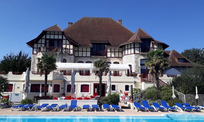 Daumazan-sur-Arize House | Villa on estate with 2 swimming pools