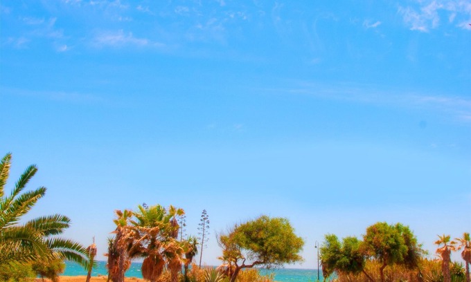 New Golden Mile Villa | VILLA ON THE BEACH Immaculate Sleeps 6 Private heated pool, walk everywhere,