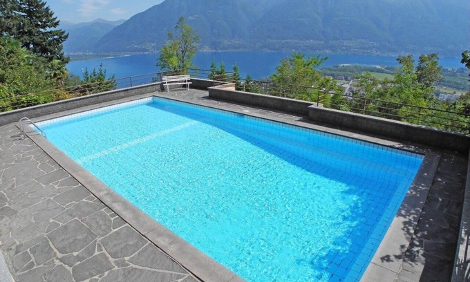 Orselina Apartment | Villa Orselina is a beautiful and original 5.