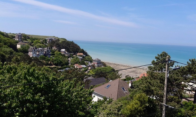Ault Villa | Villa overlooking the sea and the woods in the heart of an exceptional site