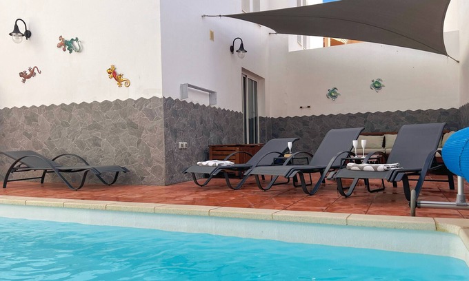 Corralejo Villa | 'Villa Pacifica' with heated pool, terrace, lounge area & Wi-Fi