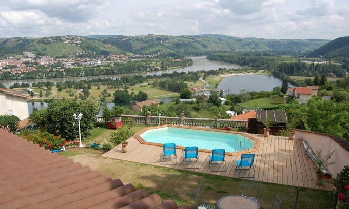 Saint-Clair-du-Rhone Villa | Villa Panoramique