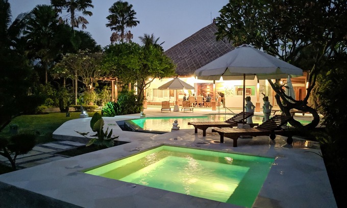 Dencarik Villa | Villa Pantai: Luxury Beach Villa with Pool, Staff, Jacuzzi and Fitness studio
