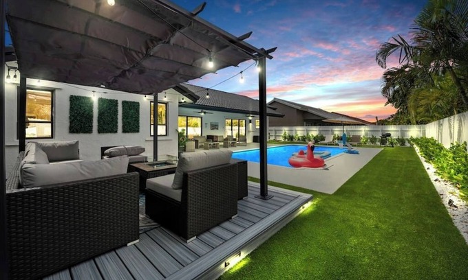 Richmond West House | Villa Paradise ~ Miami Lux Gem ~ Heated Pool ~ Game Room