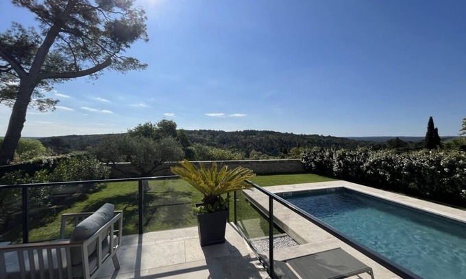 Uzes Villa | Villa Perrine: Pool, Spa, Panoramic View, right in the center of Uzès