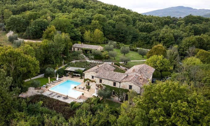 Montelovesco Villa | Villa Petroia - Six Bedroom Villa, Sleeps 12