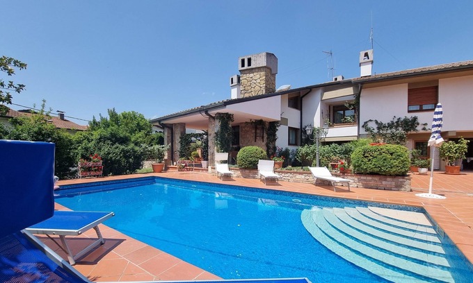Piazza al Serchio Villa | Villa Piazza, private solar heated pool, walk to all facilities! WIFI