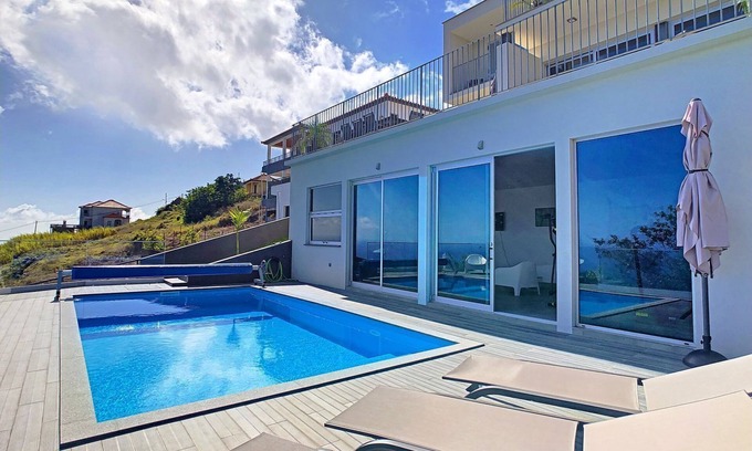 Estreito da Calheta House | Villa Piece of Heaven by LovelyStay