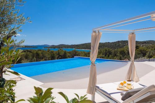 Jezera Villa | Villa Pirata