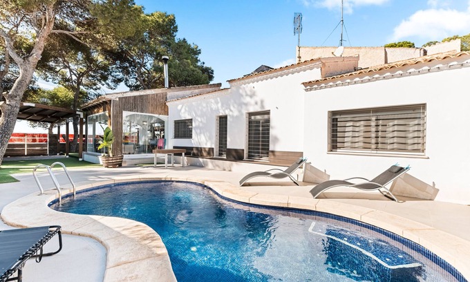 Orihuela Costa Villa | Villa 'Playaynaturaleza' with Private Pool, Wi-Fi and Air Conditioning