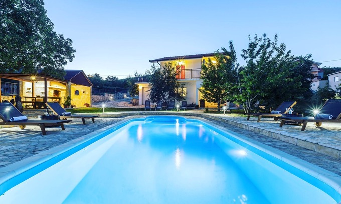 Klis Villa | Villa Podrugovi Dvori vith pool.