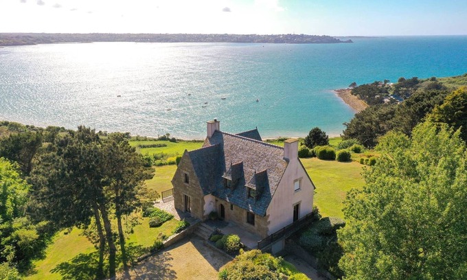Trelevern Ski Chalet | villa port l´épine · La villa de port l´épine Vue