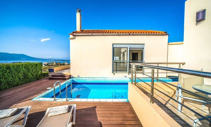 Nopigia Villa | Villa Pounentes, a few meters from Nopigia Beach !