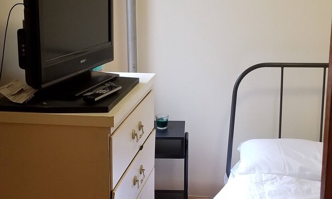 South Slope Apartment | Villa Prospect Park West QBR (sleeps 2) & Living Room in 2 BR apt