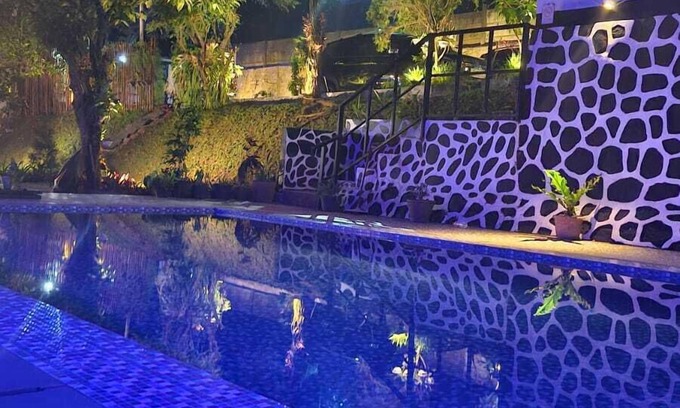 Megamendung Villa | Villa Putih Alvaro