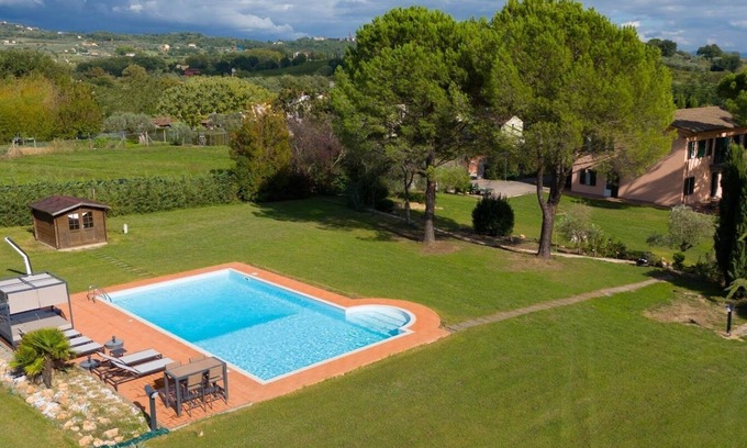 Porcari Villa | Villa Regina Elena Vittoria in Porcari , Toscana