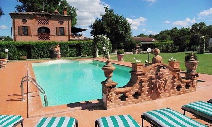 Foiano della Chiana Villa | Villa Rivaflora: A splendid three-story villa situated in a quiet location, a few minutes from the town center, with Free WI-FI.