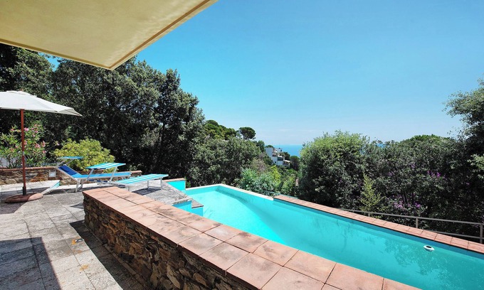 Arenzano Villa | Villa 'Roberta' with Private Pool and Sea View