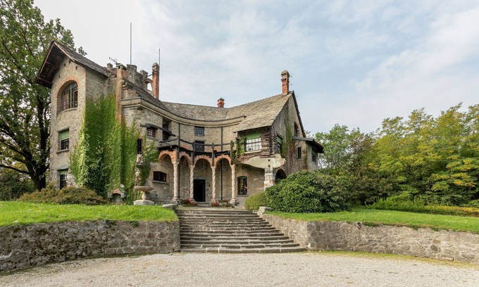 Bosisio Parini Villa | Villa Rocchetta, Enchanting Villa With 7 Br And Covered Parking By Halldis